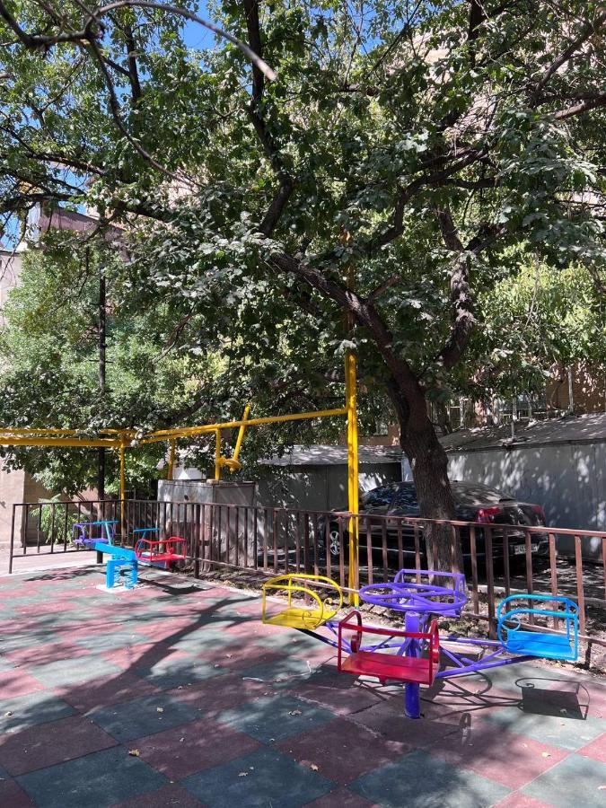 Vernisaj Apt At Republic Square & Ruben Tours Yerevan Bagian luar foto